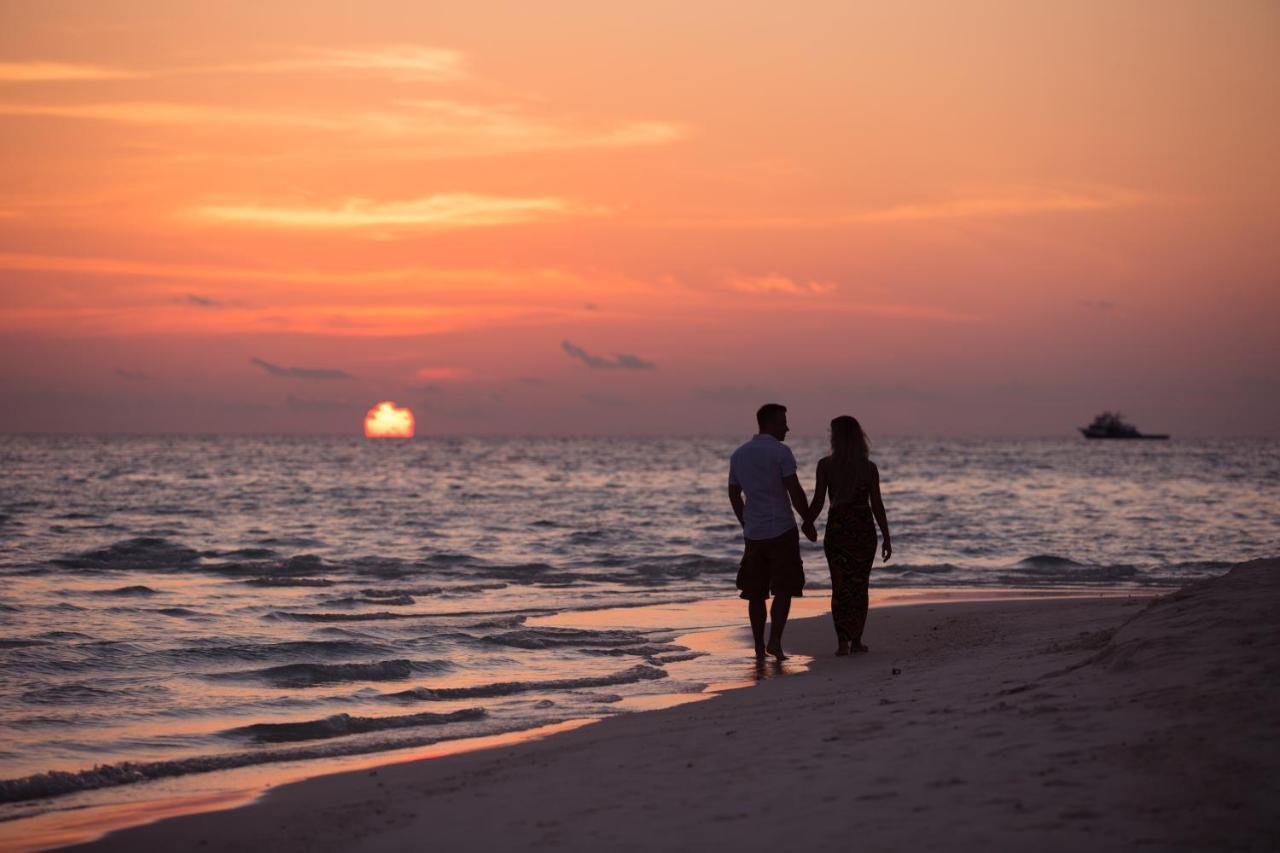 Innahura Maldives Resort Kurendhoo Екстериор снимка