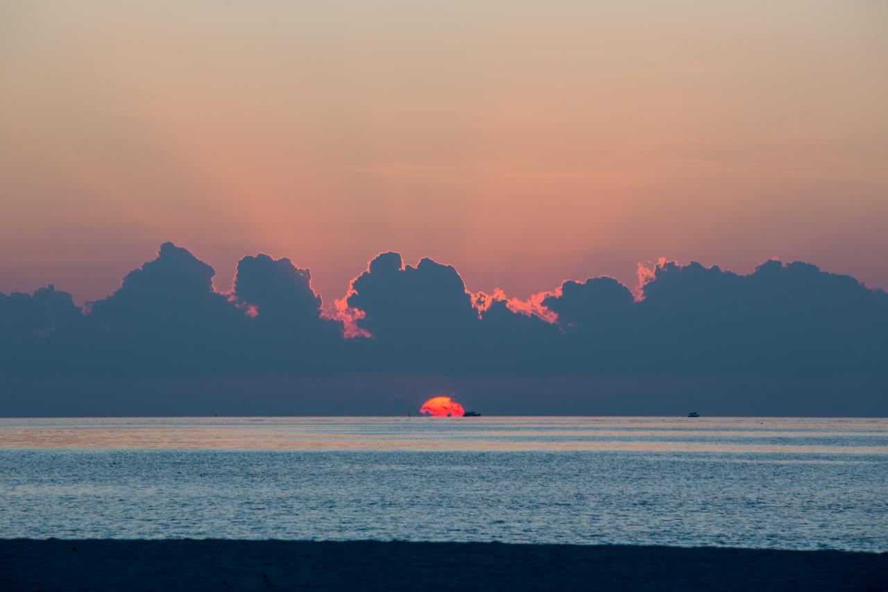 Innahura Maldives Resort Kurendhoo Екстериор снимка