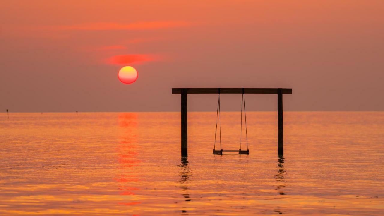 Innahura Maldives Resort Kurendhoo Екстериор снимка